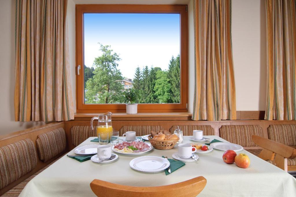 Hotel Hubertushof Latschach ober dem Faakersee Habitación foto