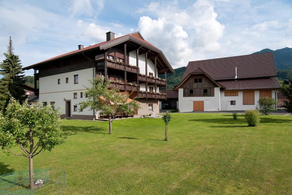 Hotel Hubertushof Latschach ober dem Faakersee Exterior foto