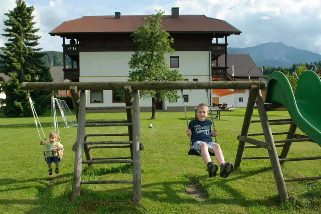 Hotel Hubertushof Latschach ober dem Faakersee Exterior foto