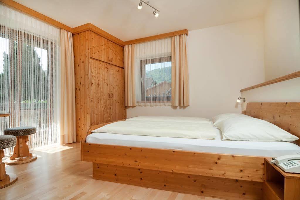 Hotel Hubertushof Latschach ober dem Faakersee Exterior foto